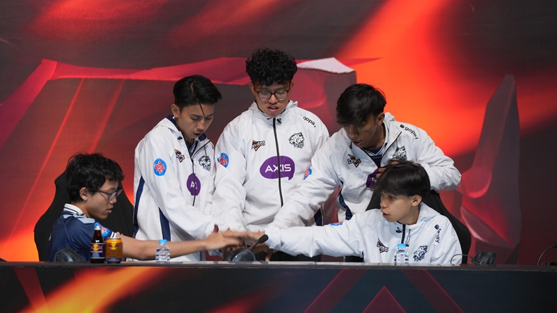 EVOS Divine Terjun Bebas Usai Juara Dunia: Krisis Mental, Strategi, atau Saatnya Rombak Roster?